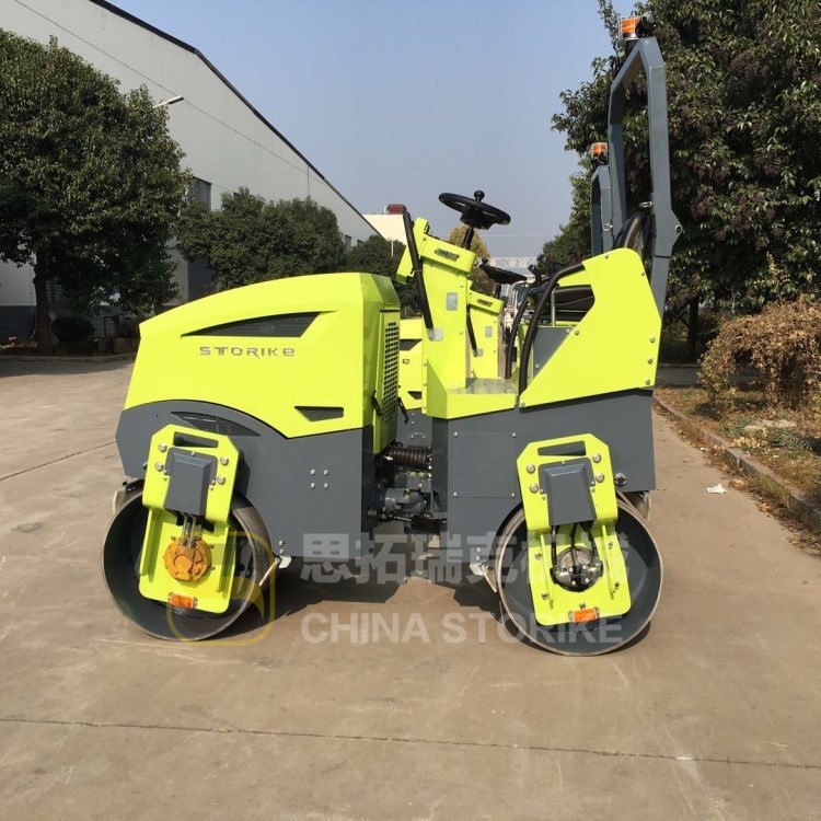 小型壓路機十字路口施工，瀝青路面的接縫有什么技巧處理